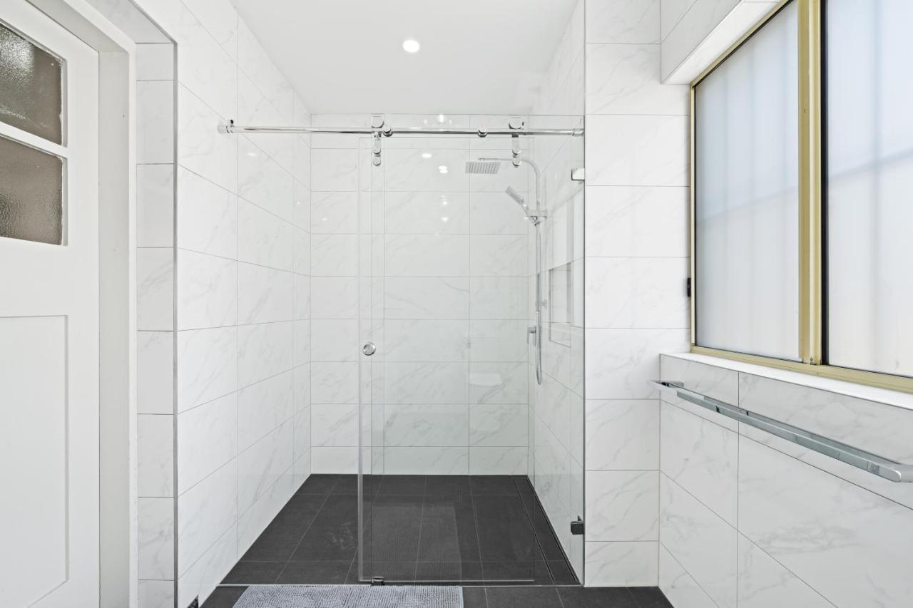 Burwood New 2 Bedroom 2 Bath Apt Free Parking Sydney Luaran gambar